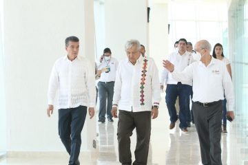 Presidente AMLO y Rutilio Escandón inauguran ampliación del Aeropuerto Internacional “Ángel Albino Corzo”