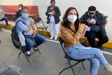 Personal de salud de Chiapas que apoya en la CDMX es vacunado contra COVID
