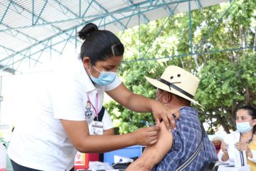Inicia aplicación de segunda dosis a población adulta mayor en Tapachula