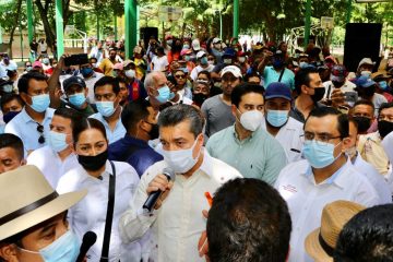 En Tapachula, dialoga Rutilio Escandón con integrantes del magisterio chiapaneco