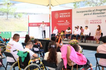 Rutilio Escandón encabeza entrega de vales para beneficiar con rehabilitación a niñas y niños con discapacidad