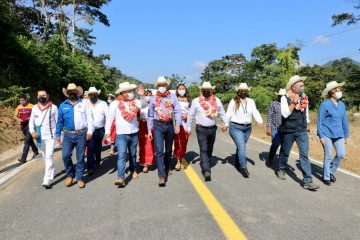Inaugura Rutilio Escandón modernización del camino Tecpatán-Raudales Malpaso-Ejido Esperanza de los Pobres