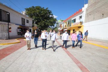 En Chiapa de Corzo, Rutilio Escandón inaugura pavimentación y rehabilitación integral de Calle 21 de Octubre