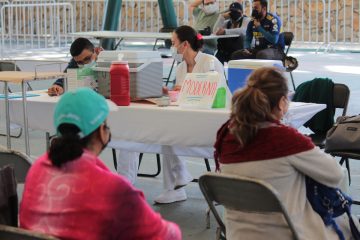 Inicia vacunación de refuerzo para trabajadores de la educación en Chiapas