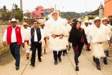 Dirigencia del PRI acude al tradicional Carnaval de San Juan Chamula