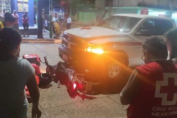 En Chiapas, vehículo oficial de Cruz Roja atropelló a una mujer en motocicleta