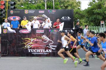 Rutilio Escandón da banderazo de salida en la Gran Carrera Tuchtlán 2022 “Orgullosamente Zoque”