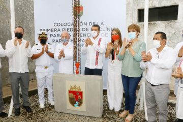 Rutilio Escandón coloca primera piedra de la Clínica para la Atención de Parto Humanizado de Tapachula