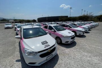 Multas o hasta retiro de la concesión a dueñas por uso indebido de taxis rosas