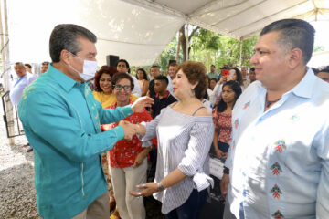 Con entrega de escrituras, Rutilio Escandón da certeza al Icatech en Tapachula