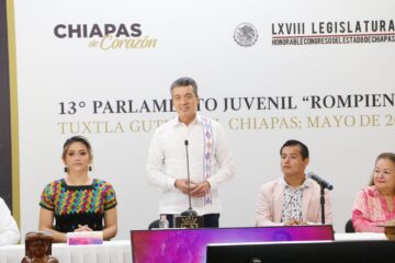 Rutilio Escandón reconoce a participantes del 13º Parlamento Juvenil “Rompiendo Paradigmas”