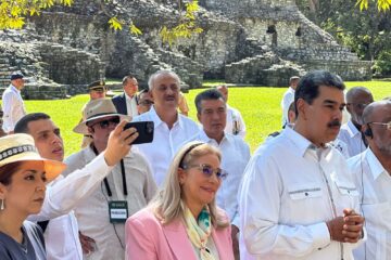 En Palenque, acude Rutilio Escandón a Cumbre “Por una Vecindad Fraterna y con Bienestar”, convocada por AMLO