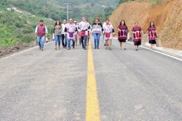 En Chalchihuitán, Rutilio Escandón inaugura camino Tzacucum-Balunaco y puente Tzacucum-Lobolaltik