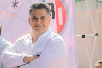 Willy Ochoa se registra para competir por el Senado de la república; va por el PRD