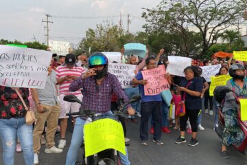 Ciudadanía marcha en apoyo a plataformas de servicios de transporte en Tuxtla Gutiérrez